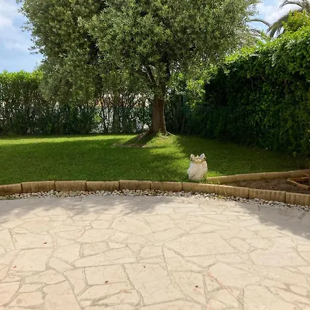Beautiful 3 Bedroom With Garden * Nice