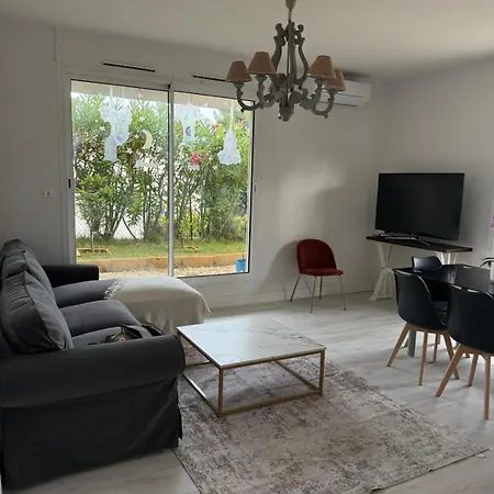 Beautiful 3 Bedroom With Garden شقة نيس