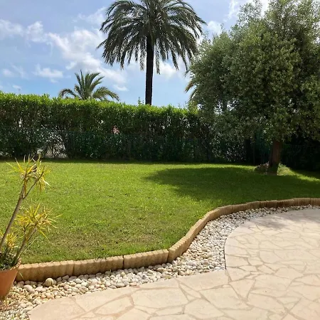 Beautiful 3 Bedroom With Garden شقة