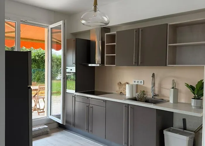 Apartmán Beautiful 3 Bedroom With Garden Nice