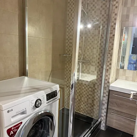 Beautiful 3 Bedroom With Garden ニース