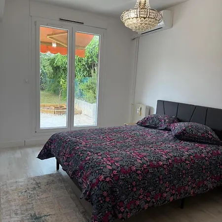 Beautiful 3 Bedroom With Garden