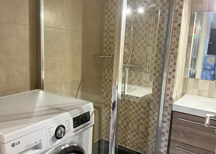 Beautiful 3 Bedroom With Garden Nice