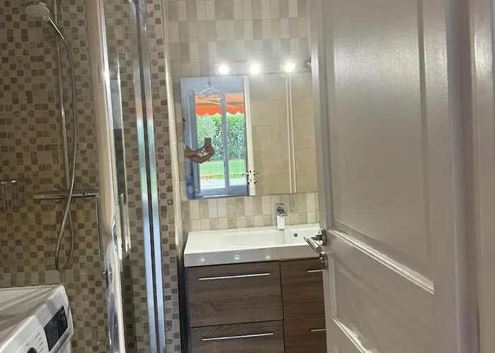 Beautiful 3 Bedroom With Garden * Nice