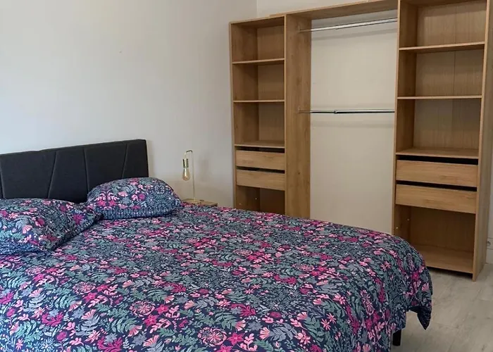 Beautiful 3 Bedroom With Garden * Nice